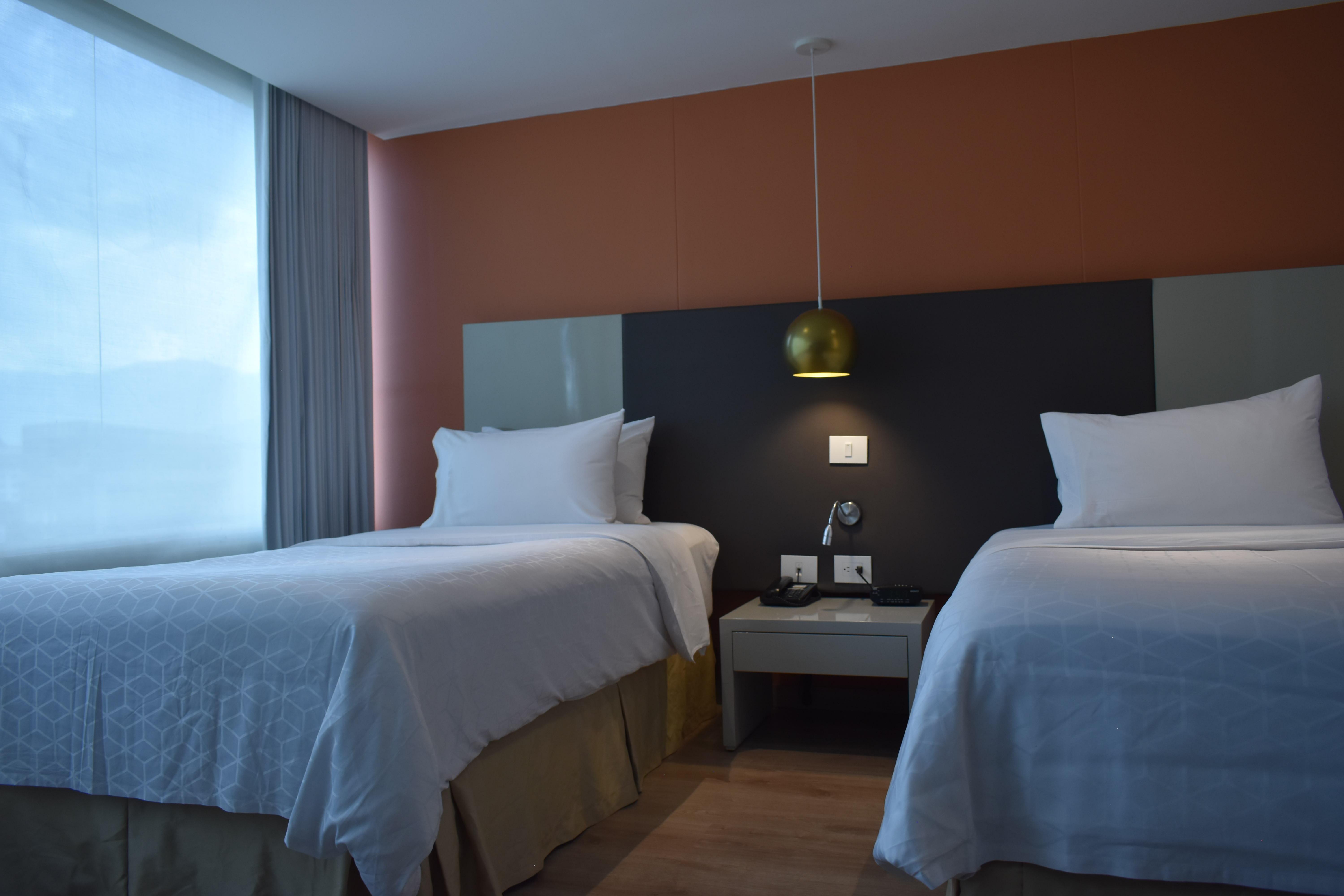 Hotel Holiday Inn Express & Suites Medellin By Ihg Экстерьер фото