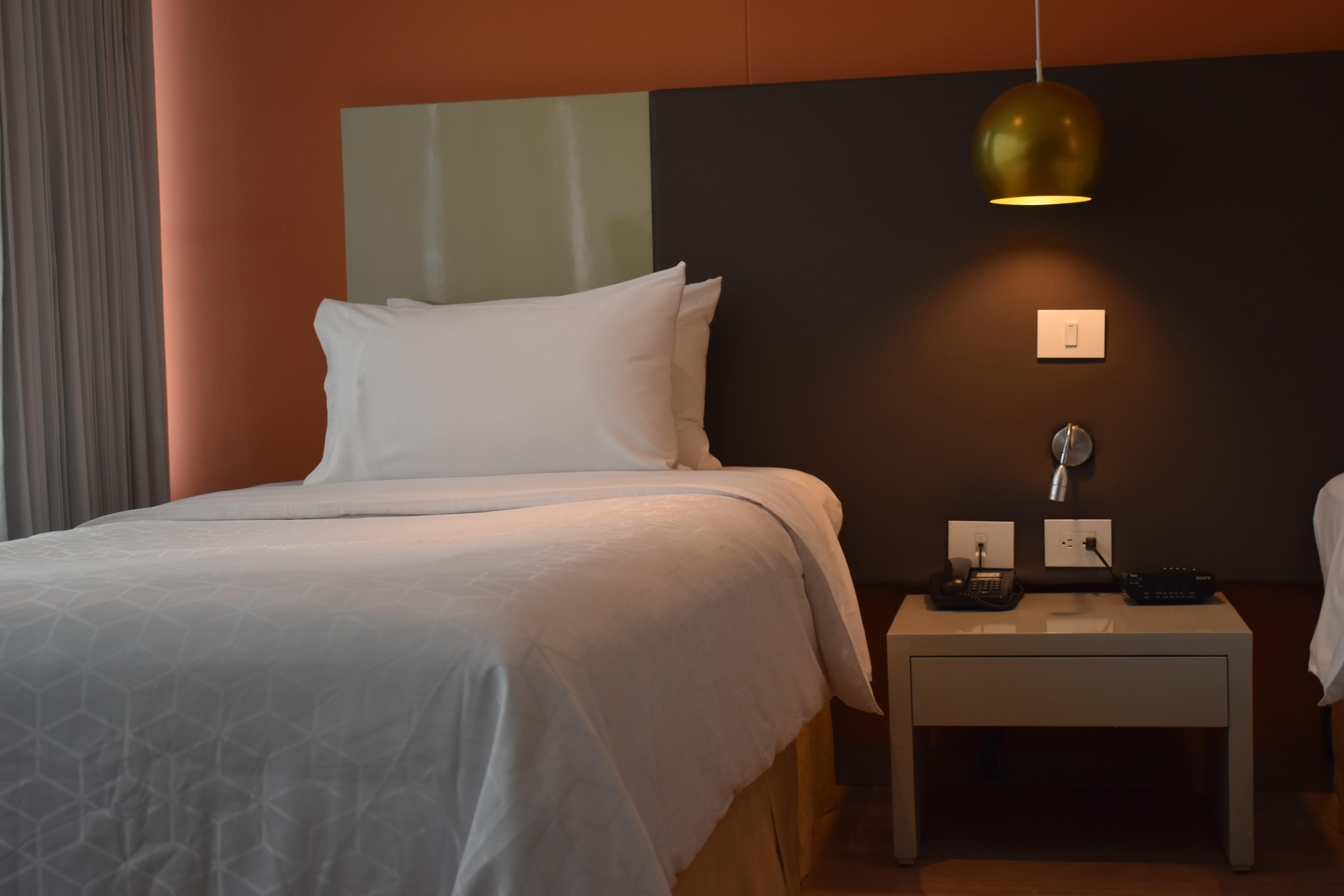 Hotel Holiday Inn Express & Suites Medellin By Ihg Экстерьер фото