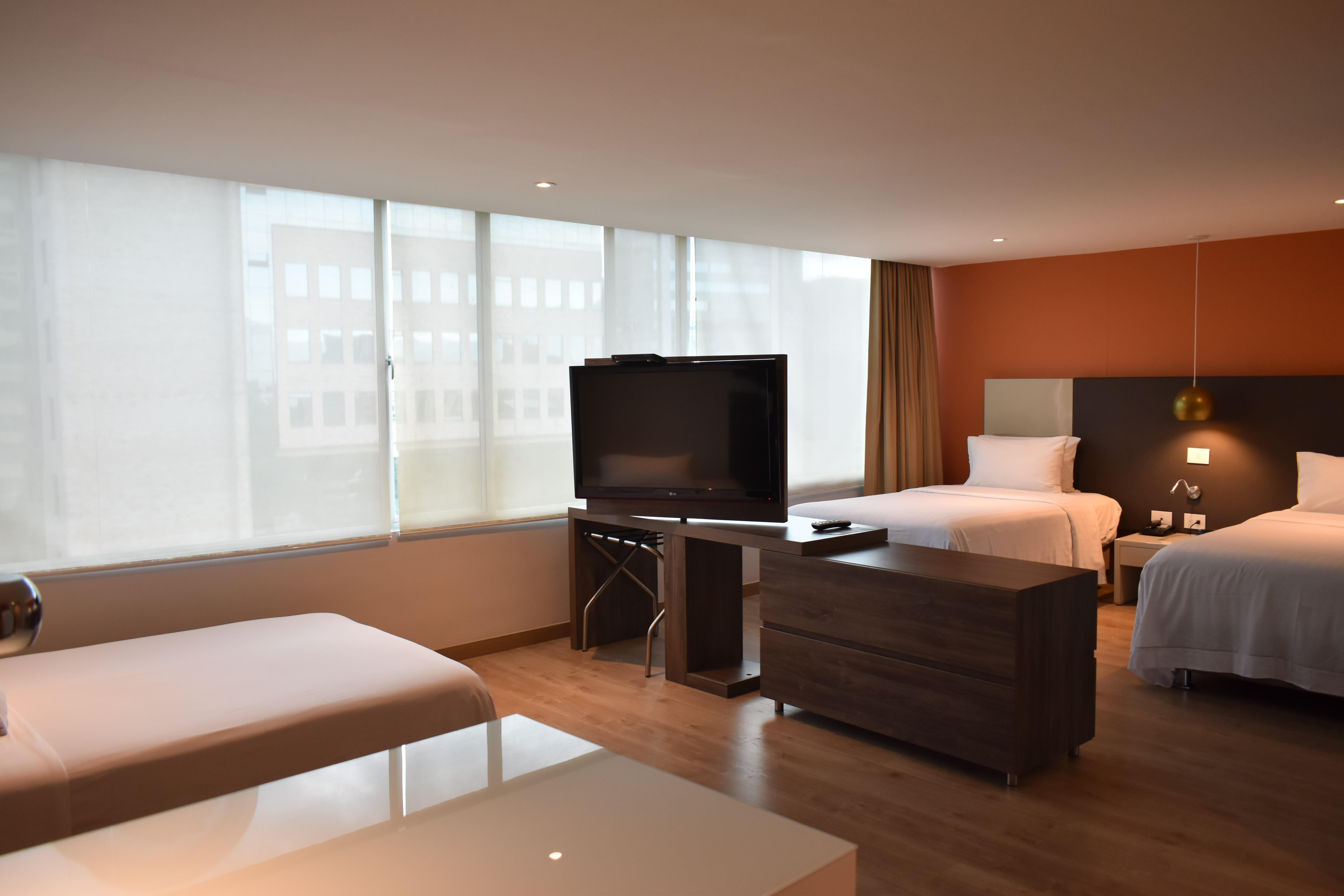 Hotel Holiday Inn Express & Suites Medellin By Ihg Экстерьер фото