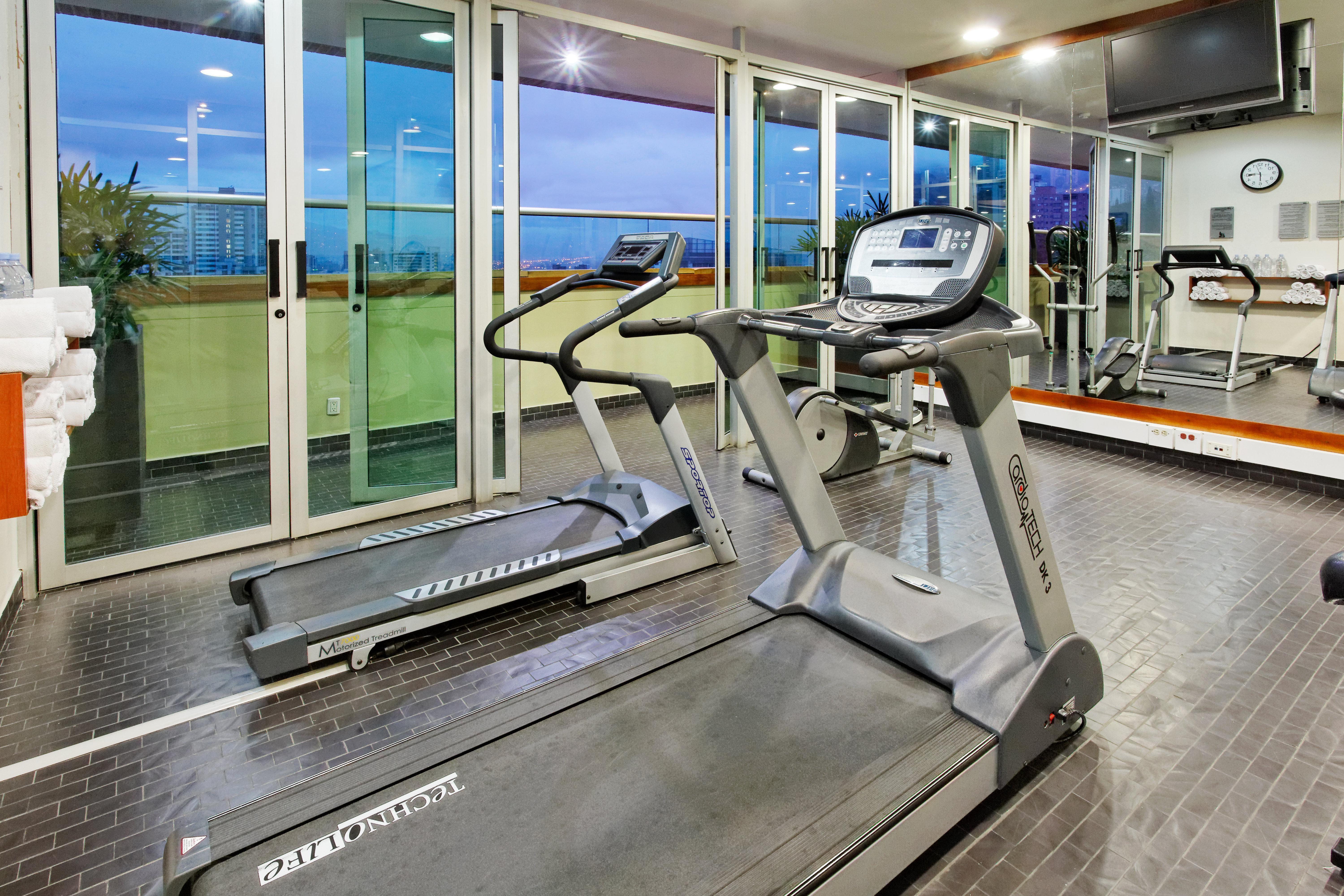 Hotel Holiday Inn Express & Suites Medellin By Ihg Экстерьер фото