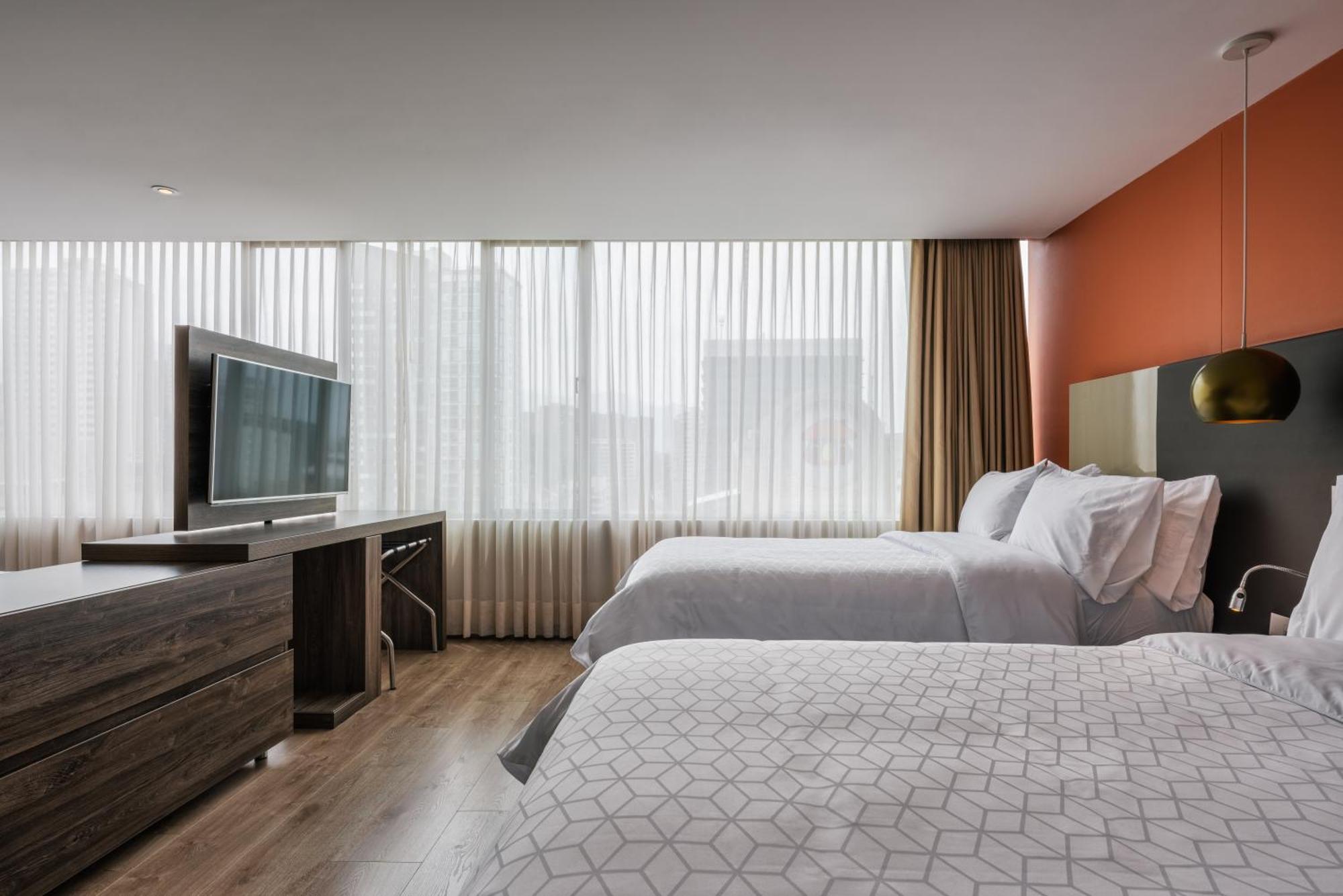 Hotel Holiday Inn Express & Suites Medellin By Ihg Экстерьер фото