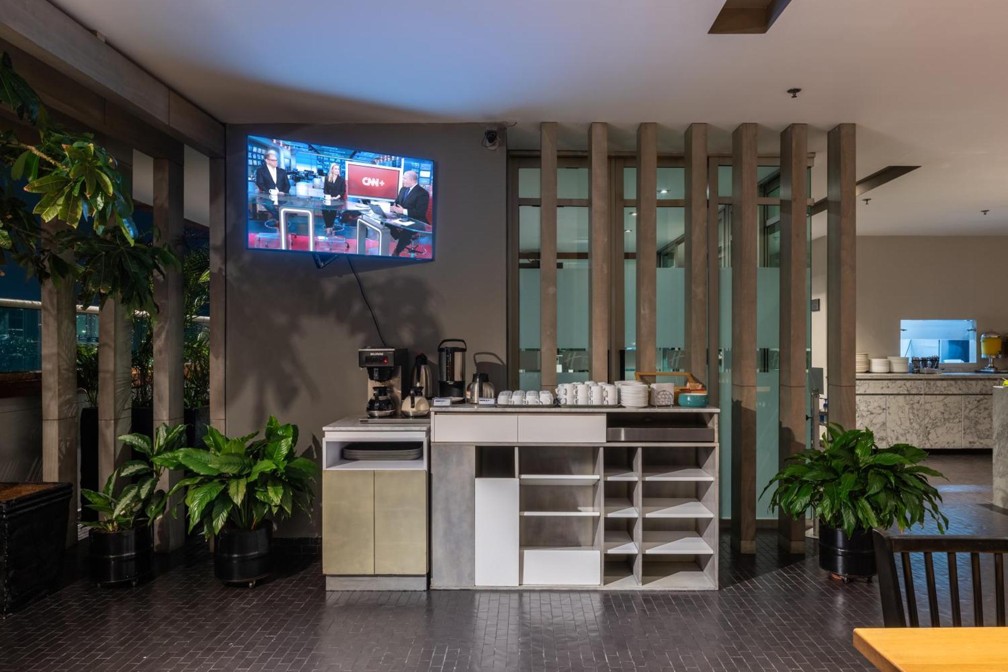 Hotel Holiday Inn Express & Suites Medellin By Ihg Экстерьер фото
