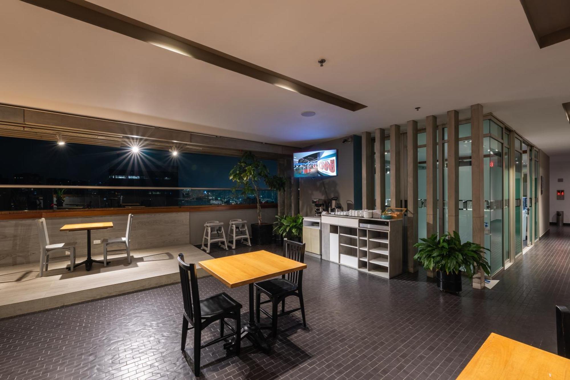 Hotel Holiday Inn Express & Suites Medellin By Ihg Экстерьер фото