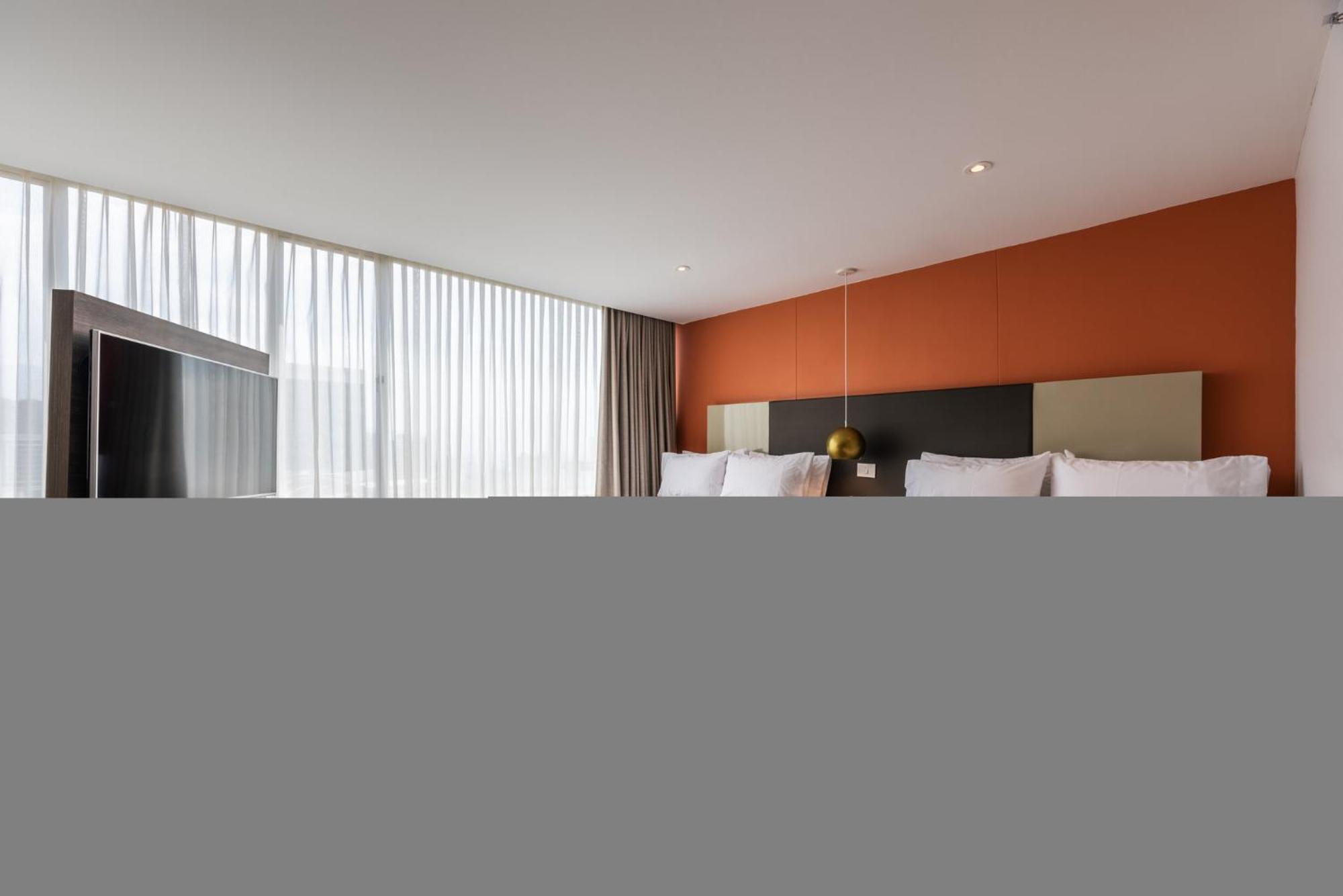 Hotel Holiday Inn Express & Suites Medellin By Ihg Экстерьер фото
