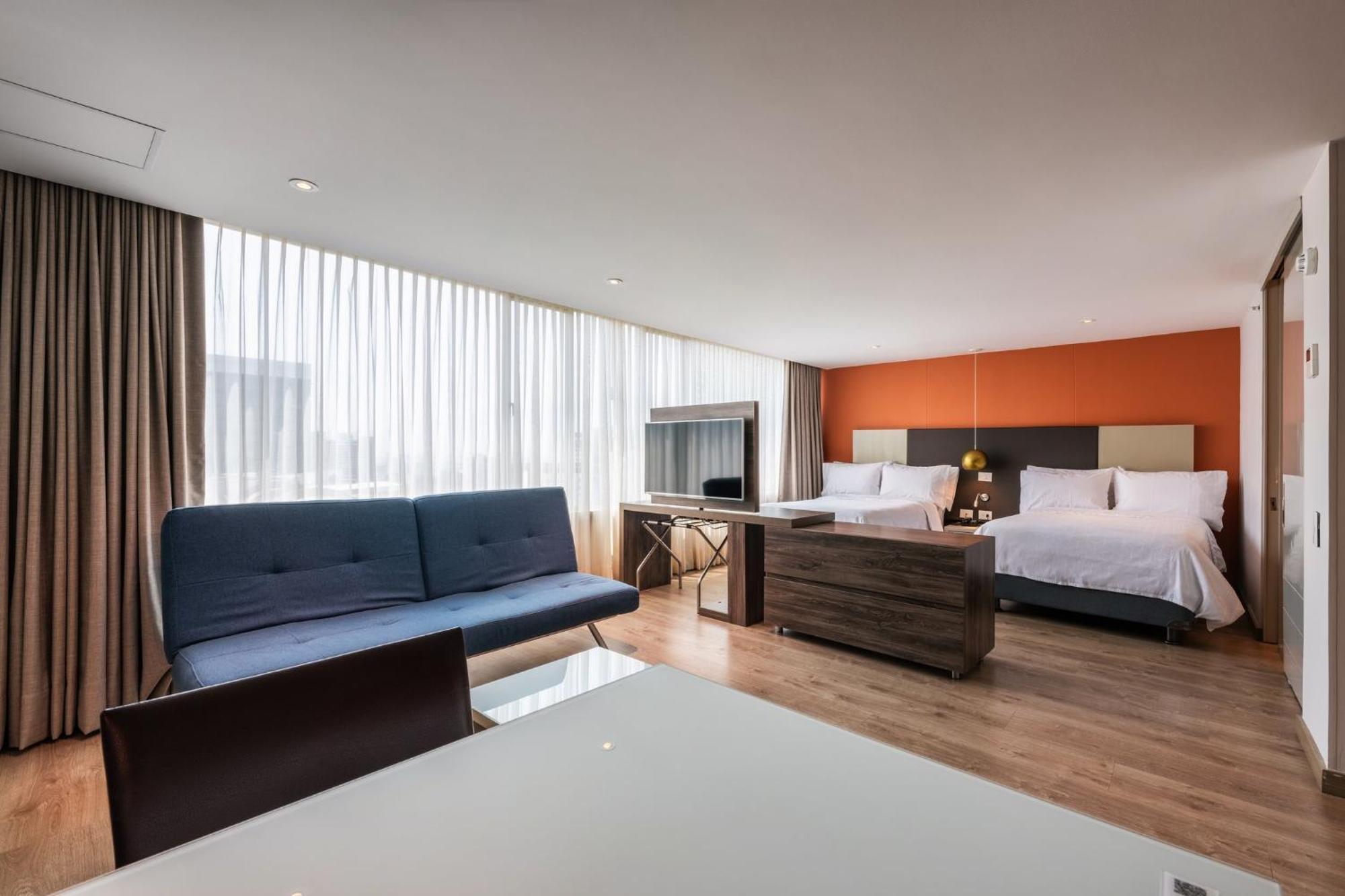 Hotel Holiday Inn Express & Suites Medellin By Ihg Экстерьер фото