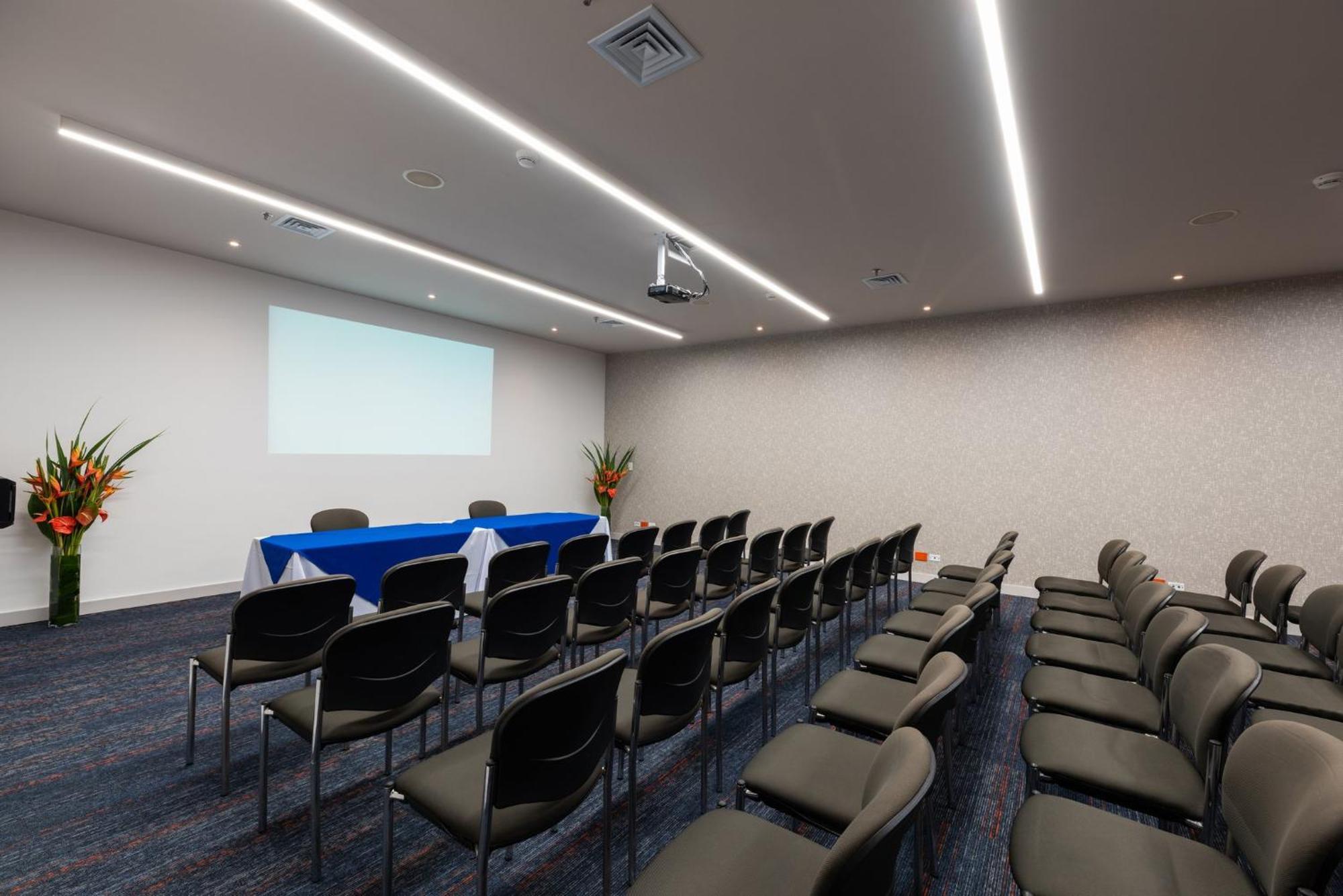 Hotel Holiday Inn Express & Suites Medellin By Ihg Экстерьер фото