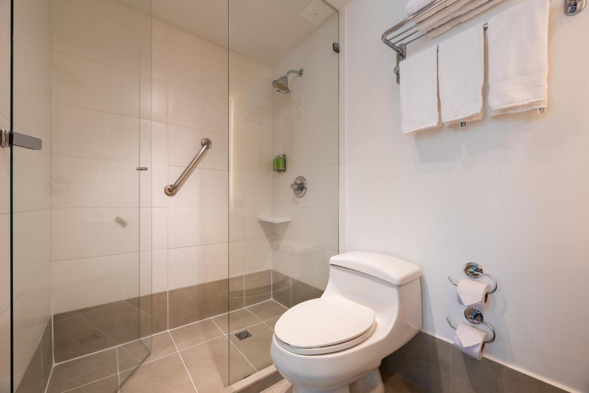 Hotel Holiday Inn Express & Suites Medellin By Ihg Экстерьер фото