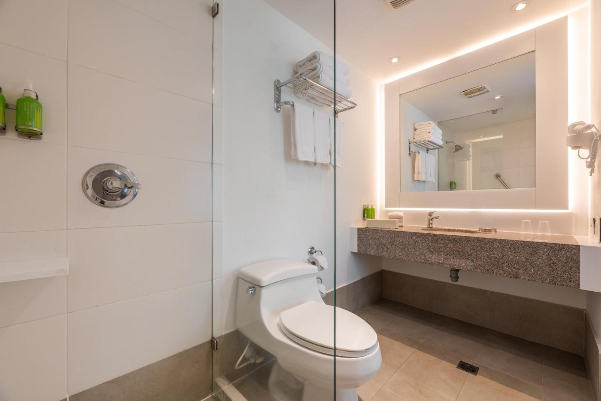 Hotel Holiday Inn Express & Suites Medellin By Ihg Экстерьер фото